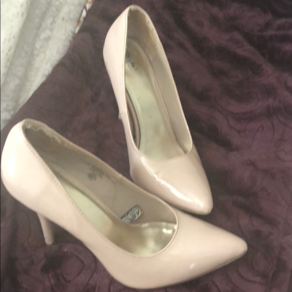 Patent leather blush heels - Picture 2 of 5
